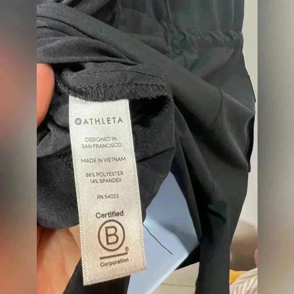 Athleta Sutton Romper Size 4 Lightweight Travel Romper - Picture 6 of 7